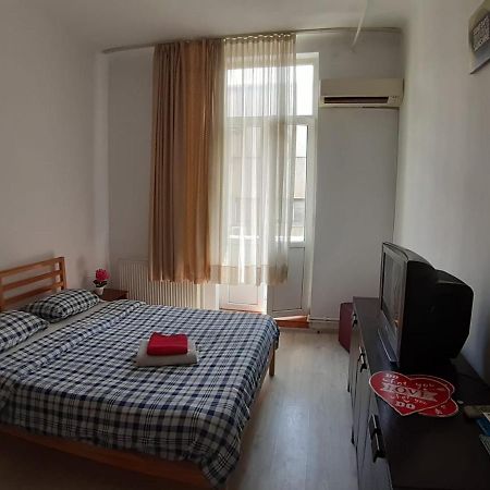 Old Town Luxery With Balcony And View Apartment บูคาเรสต์ ภายนอก รูปภาพ