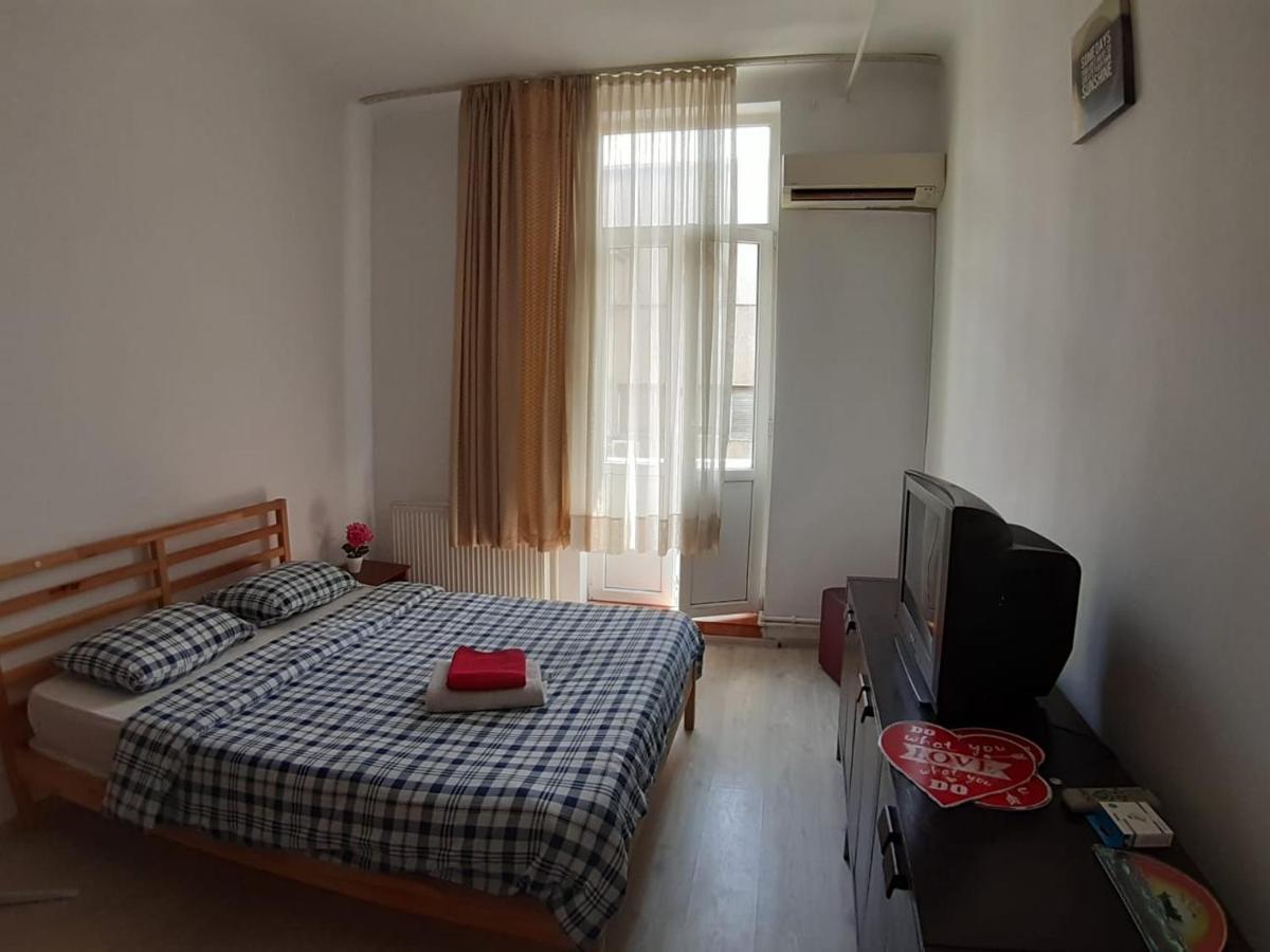 Old Town Luxery With Balcony And View Apartment บูคาเรสต์ ภายนอก รูปภาพ