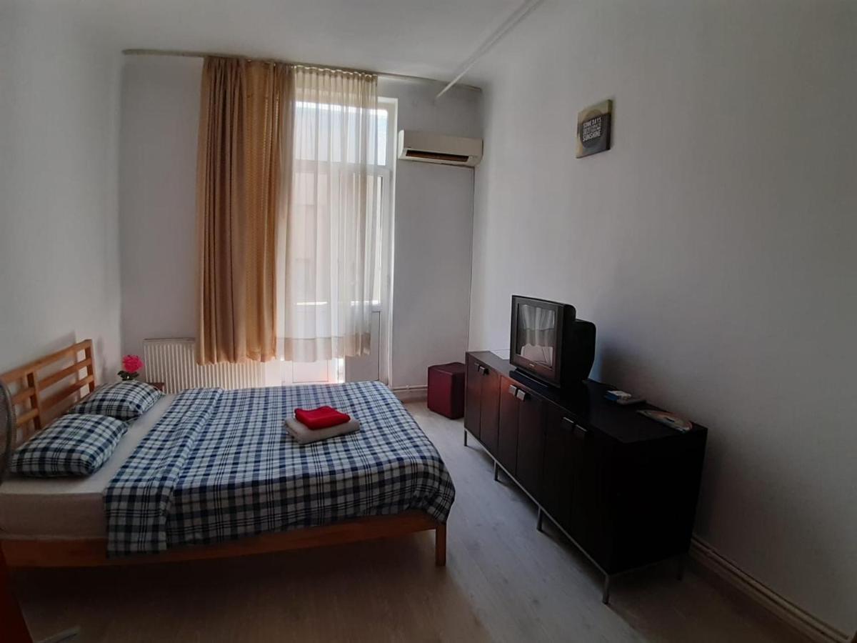 Old Town Luxery With Balcony And View Apartment บูคาเรสต์ ภายนอก รูปภาพ