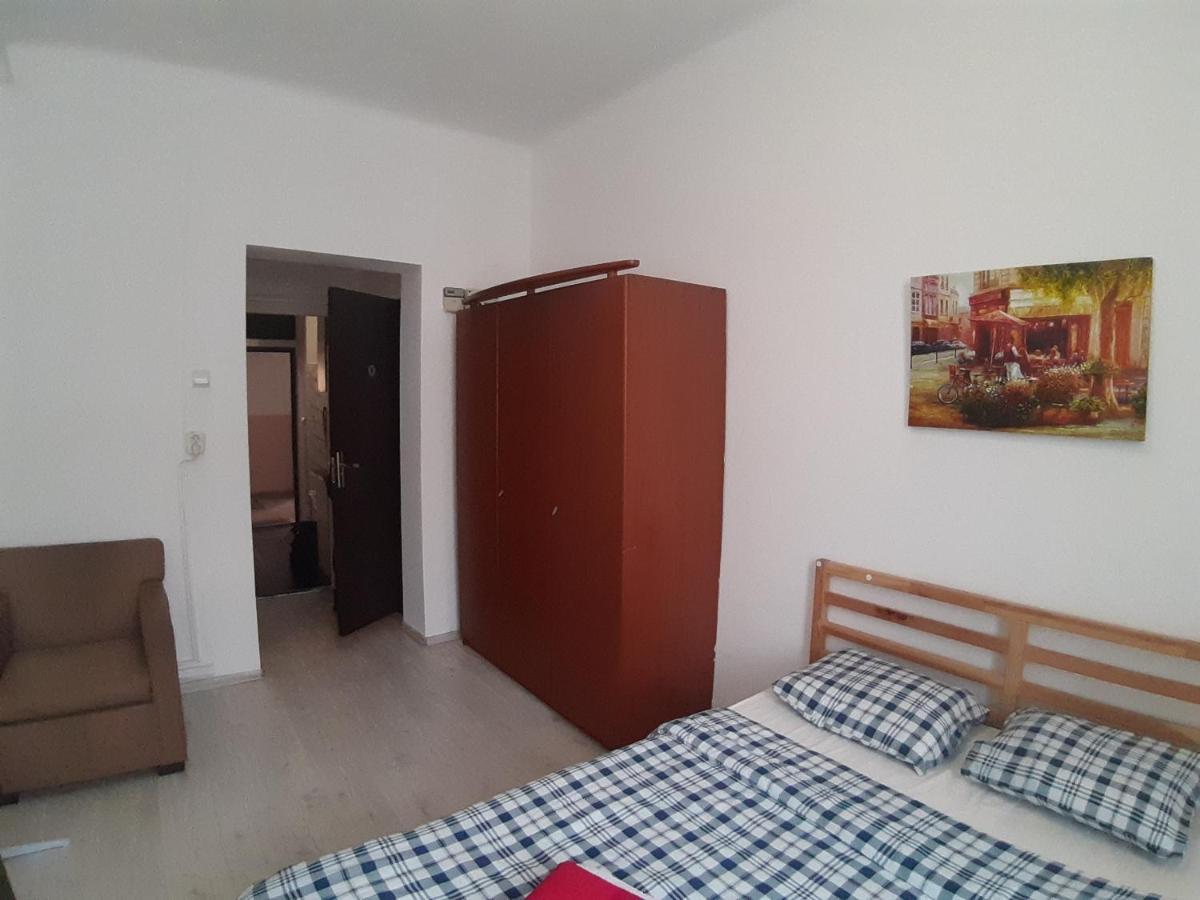 Old Town Luxery With Balcony And View Apartment บูคาเรสต์ ภายนอก รูปภาพ