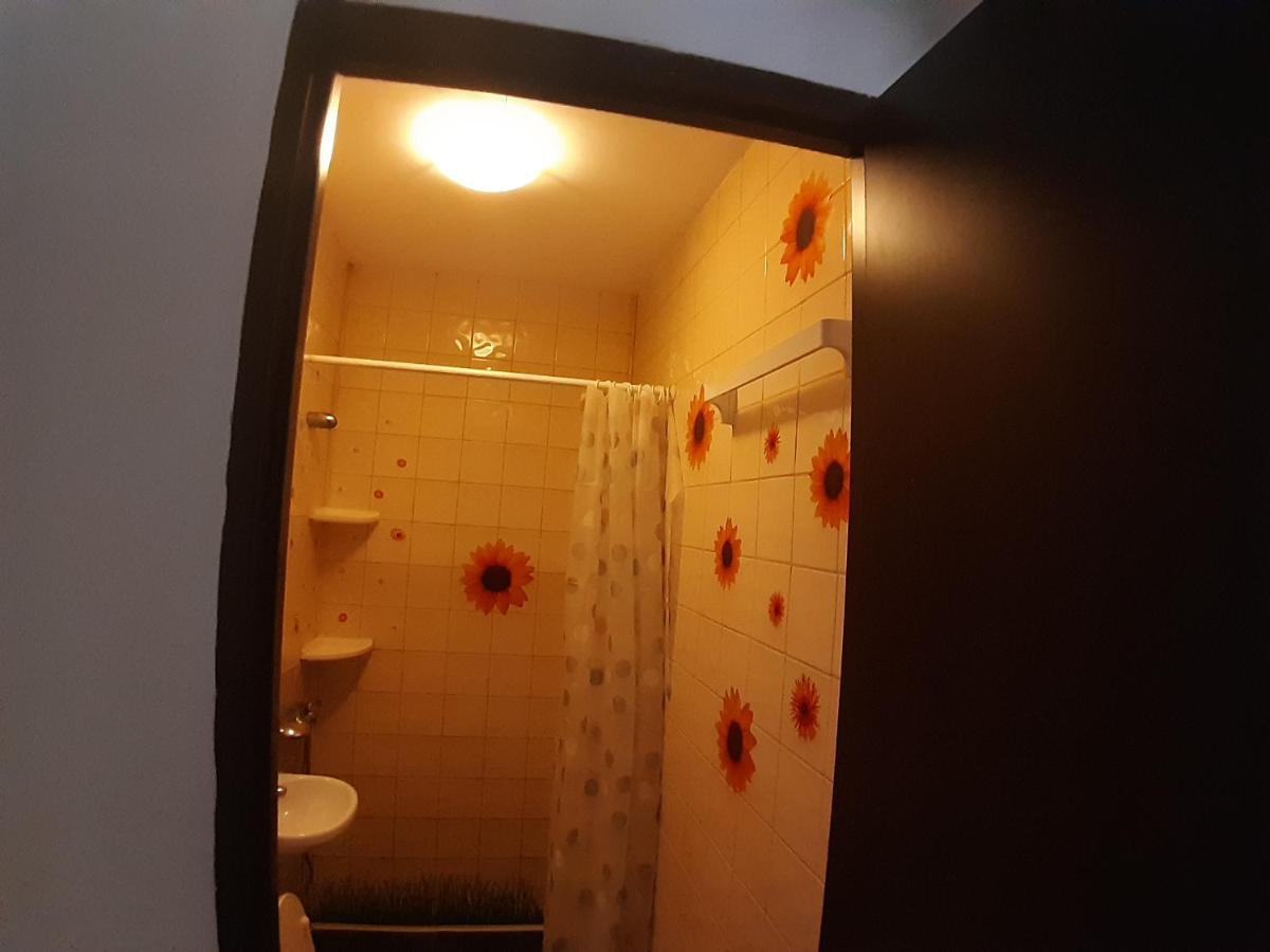 Old Town Luxery With Balcony And View Apartment บูคาเรสต์ ภายนอก รูปภาพ